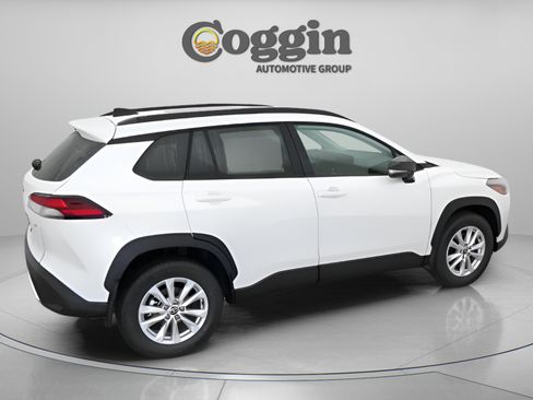 Used 2026 Toyota Corolla Cross LE FWD image 19