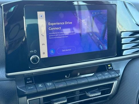 Used 2025 Toyota Camry SE image 16