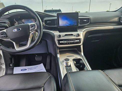 Used 2021 Ford Explorer XLT w/ Equipment Group 202A RWD image 16