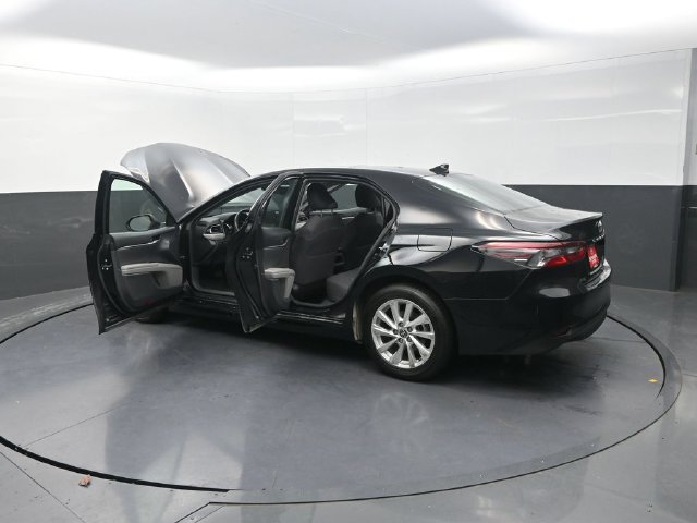 Used 2023 Toyota Camry LE AWD/4WD image 43