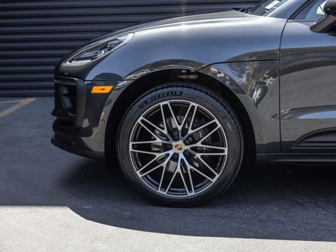 Certified 2023 Porsche Macan AWD/4WD image 27