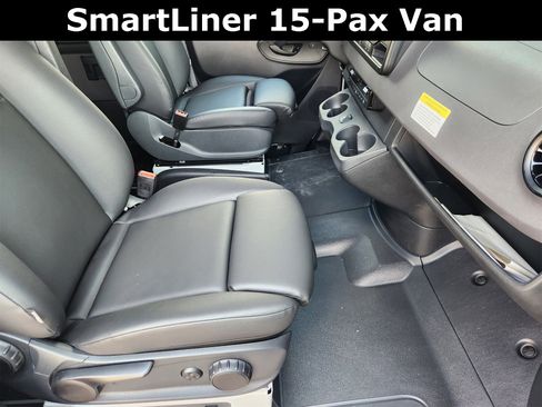 Used 2024 Mercedes-Benz Sprinter 3500 image 3