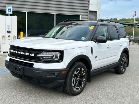 Used 2023 Ford Bronco Sport Outer Banks w/ Tech Package AWD/4WD image 3
