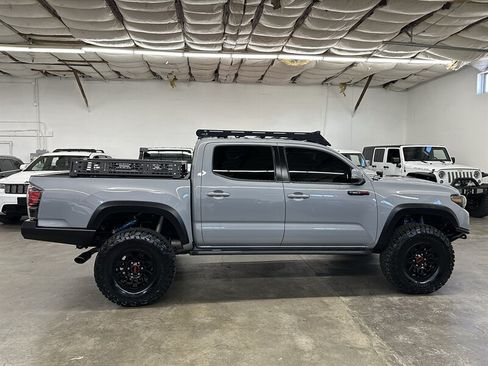 Used 2017 Toyota Tacoma TRD Pro AWD/4WD image 2