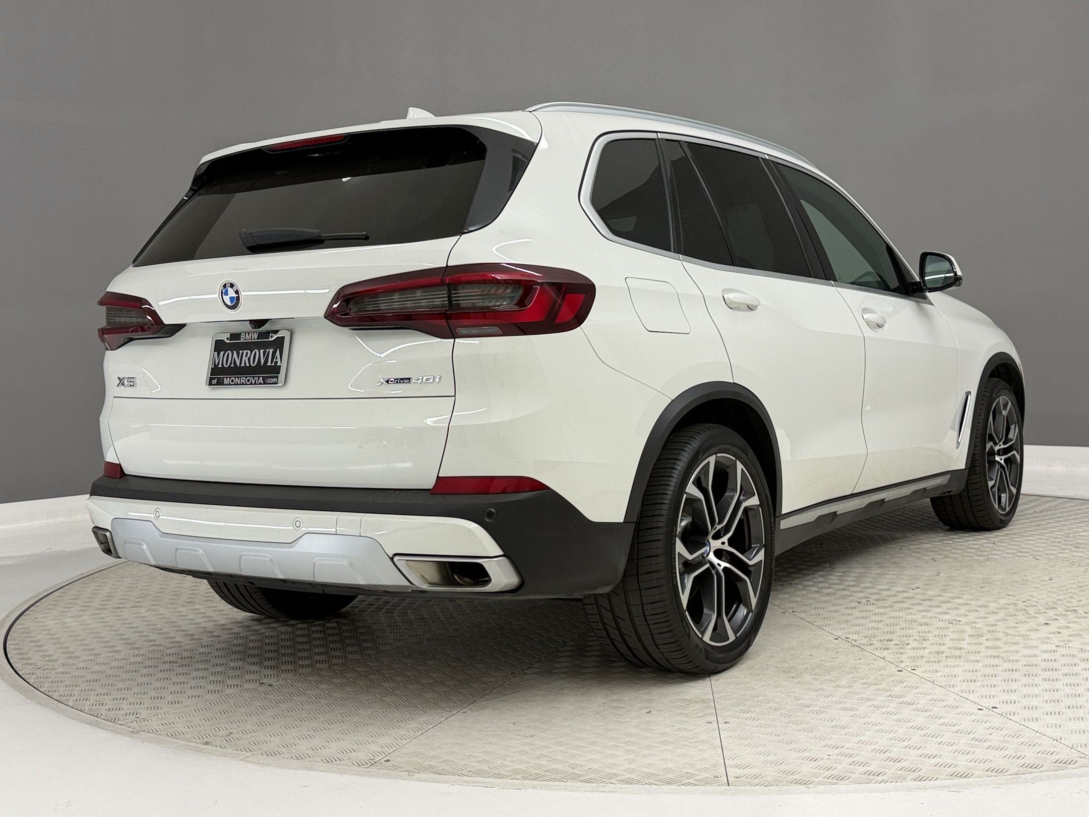 Used 2023 BMW X5 xDrive40i w/ Premium Package AWD/4WD image 9