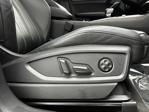 Used 2022 Audi Q5 2.0T Premium w/ Convenience Package image 35