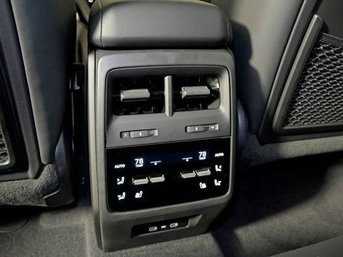 New 2026 Porsche Macan 4 Electric image 36