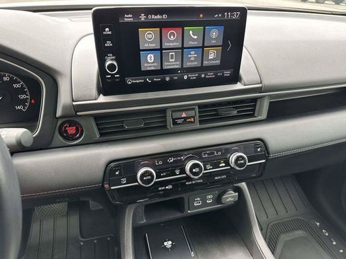 Certified 2025 Honda Pilot Touring image 18