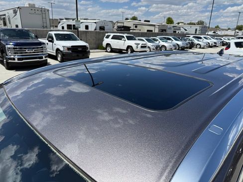 Used 2019 Toyota Highlander XLE AWD/4WD image 11