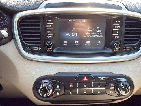 Used 2019 Kia Sorento FWD image 18