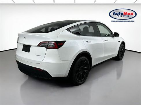 Used 2022 Tesla Model Y Long Range image 2