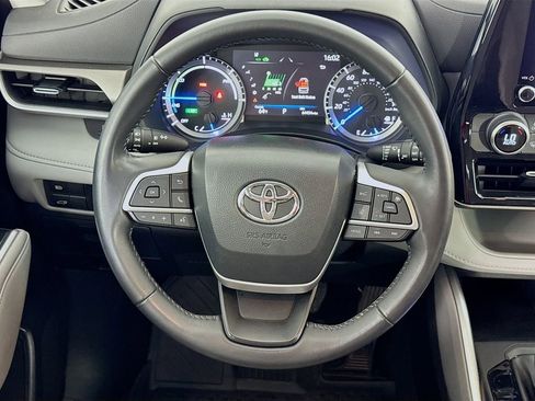 Used 2023 Toyota Highlander LE image 35