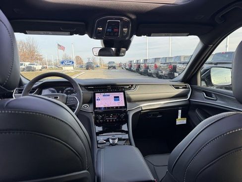 New 2025 Jeep Grand Cherokee L Limited image 31