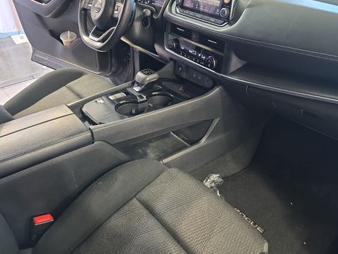 Used 2024 Nissan Rogue SV FWD image 18
