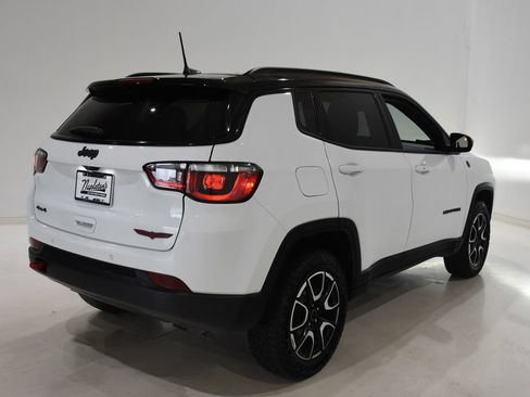 Used 2025 Jeep Compass Trailhawk AWD/4WD image 4