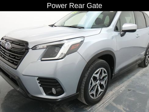 Used 2023 Subaru Forester Premium image 3