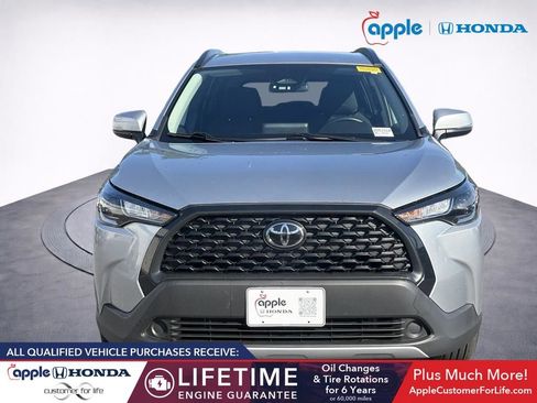 Used 2024 Toyota Corolla Cross LE AWD/4WD image 2