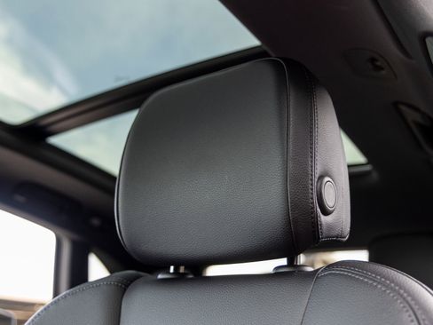 Certified 2025 Porsche Macan image 27