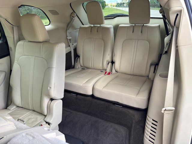Used 2013 Lincoln MKT AWD image 13