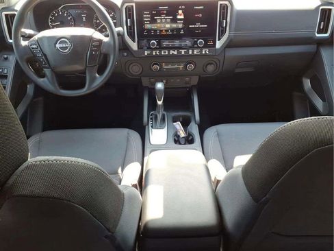 Used 2025 Nissan Frontier SV RWD image 10