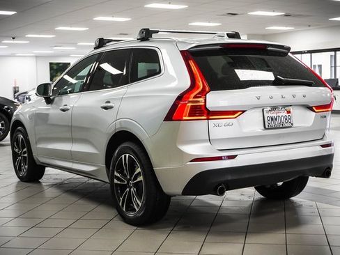 Used 2019 Volvo XC60 T8 Momentum image 8