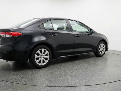 Used 2025 Toyota Corolla LE image 9