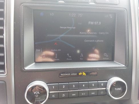 Used 2019 Ford Expedition XLT w/ Equipment Group 202A AWD/4WD image 16