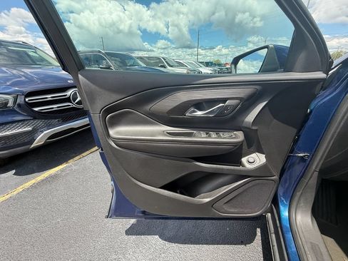 Used 2022 GMC Terrain SLE w/ Driver Convenience Package FWD image 11