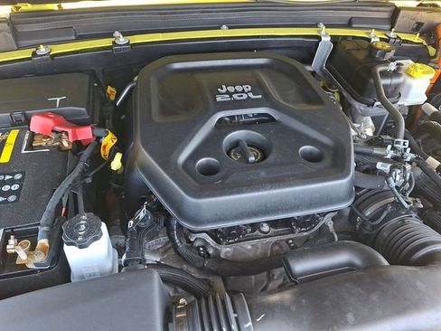 Used 2023 Jeep Wrangler Unlimited Sahara AWD/4WD image 28