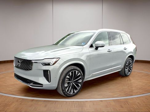 Certified 2026 Volvo XC90 B6 Plus AWD/4WD image 3