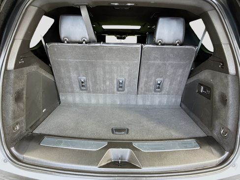 Used 2021 Cadillac Escalade Premium Luxury RWD image 30