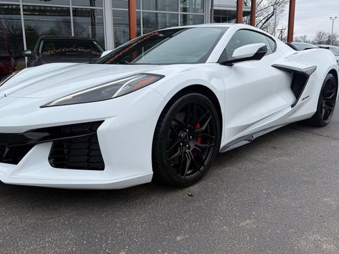 Used 2024 Chevrolet Corvette Z06 image 3