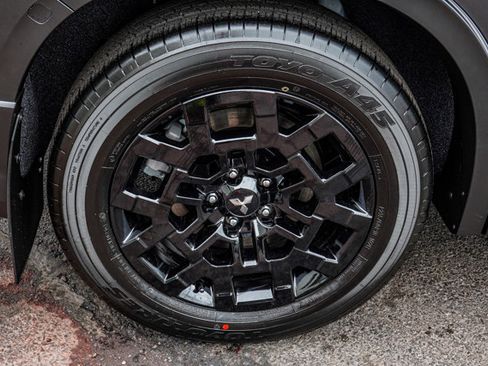 New 2025 Mitsubishi Outlander image 16