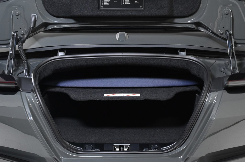 Used 2025 Ferrari Roma Spider RWD image 30