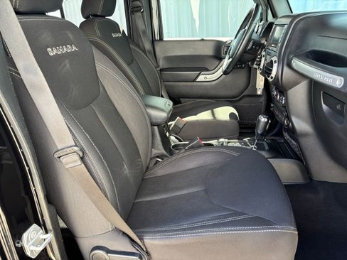 Used 2018 Jeep Wrangler Unlimited Sahara w/ Connectivity Group image 23