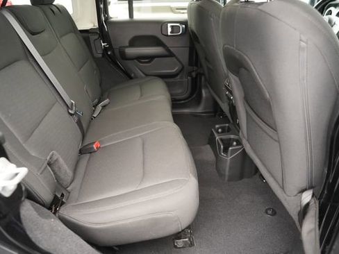 Used 2022 Jeep Wrangler Unlimited Sahara w/ Cold Weather Group image 15