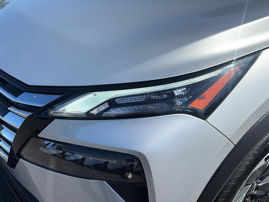 Certified 2025 Nissan Rogue SV AWD/4WD image 13