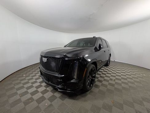 Certified 2025 Cadillac Escalade V w/ LPO, ONYX Package AWD/4WD image 37