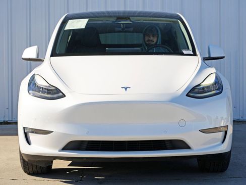 Used 2021 Tesla Model Y 2WD image 6