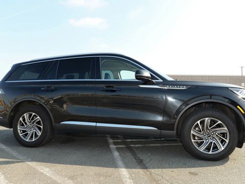 Used 2023 Lincoln Aviator AWD image 10