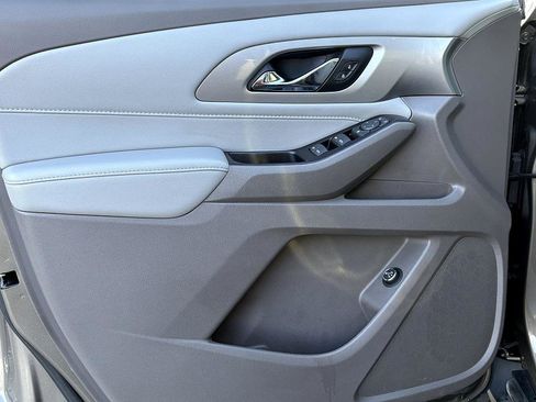 Used 2020 Chevrolet Traverse LT image 17