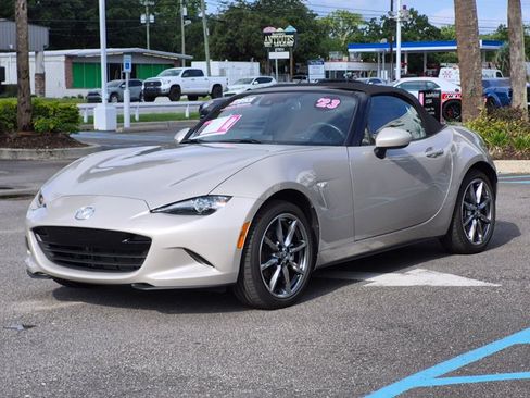 Used 2023 MAZDA MX-5 Miata Grand Touring RWD image 11