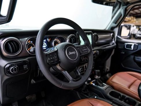 Used 2023 Jeep Gladiator Sport AWD/4WD image 12