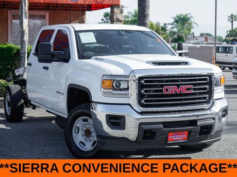 Used 2018 GMC Sierra 2500 2WD Crew Cab w/ Sierra Convenience Package image 2