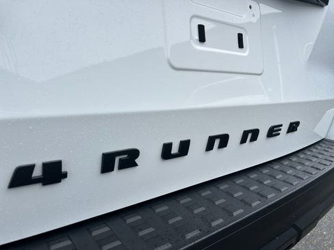 Used 2025 Toyota 4Runner SR5 AWD/4WD image 32