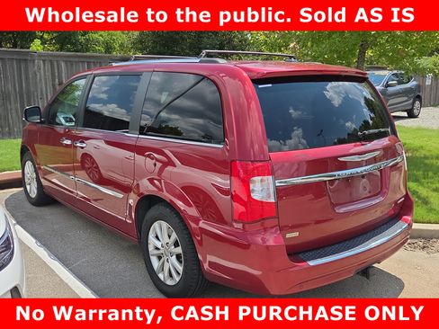 Used 2015 Chrysler Town & Country Limited Platinum FWD image 5