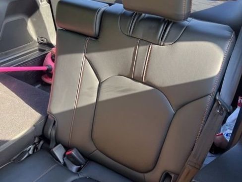 Used 2025 Honda Pilot TrailSport image 10