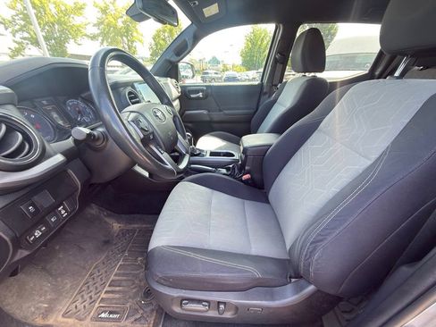 Used 2021 Toyota Tacoma TRD Off-Road w/ Technology Package AWD/4WD image 6