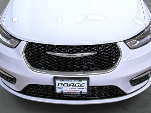 New 2026 Chrysler Pacifica Select image 16