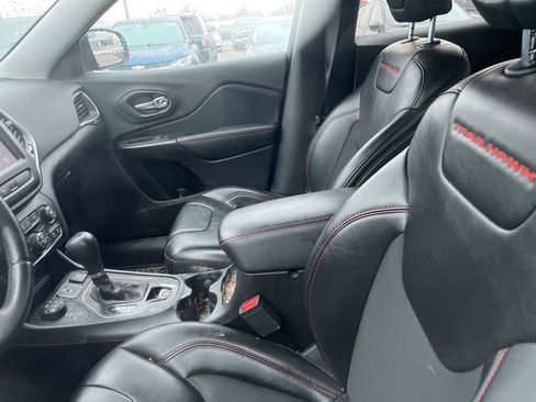 Used 2019 Jeep Cherokee Trailhawk w/ Cold Weather Group image 26